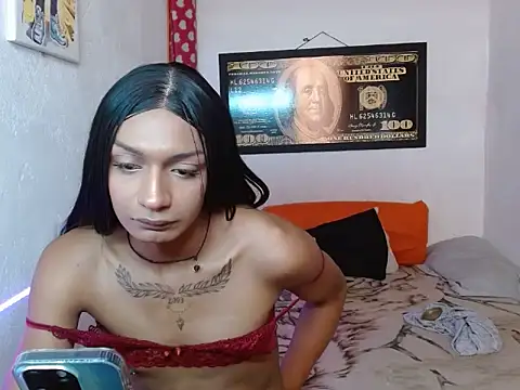 Pokazy przed kamerką – Alexxasexy