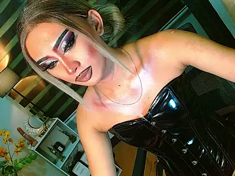 HOLLYWOOD_QUEEN_88 Show in webcam
