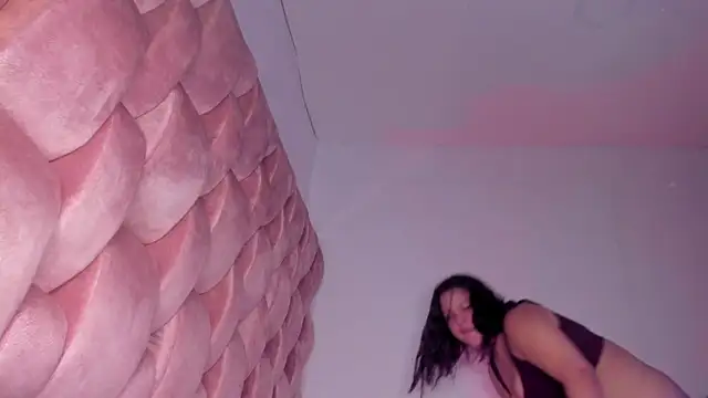 Voluptupus-girl 网络视讯表演
