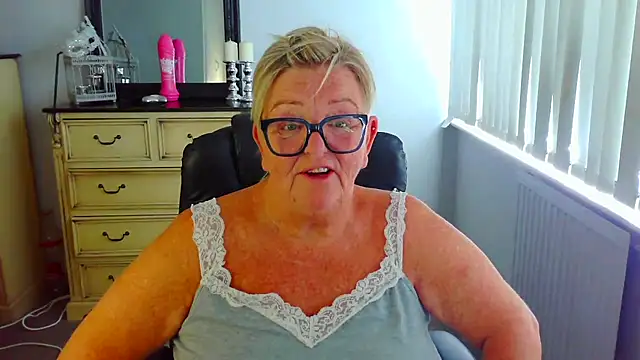 Chat +18 de BridgetBlueEyes ao vivo