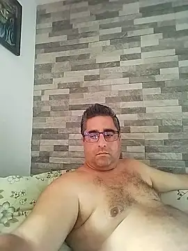 ADRIAN_ADI40: διαδικτυακό σόου στην κάμερα