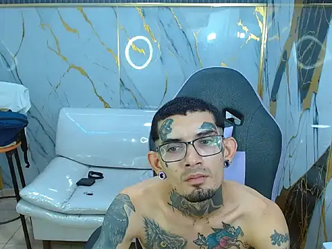 Boy_tatto77: онлайн-секс-чат