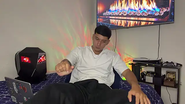 SexxxySquirterStev777 Show Webcam