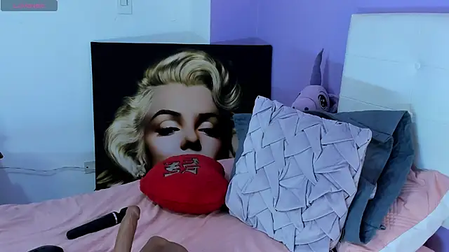 Charlotte11-11's Live XXX Chat