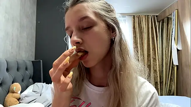 Tiffany_Blom's Webcam Show