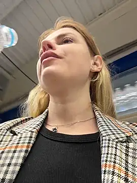 Chat XXX en directo de HarrietDart