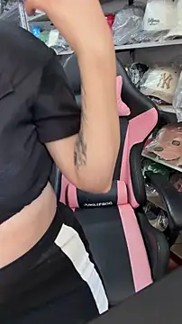 GiaDuque Chat XXX live