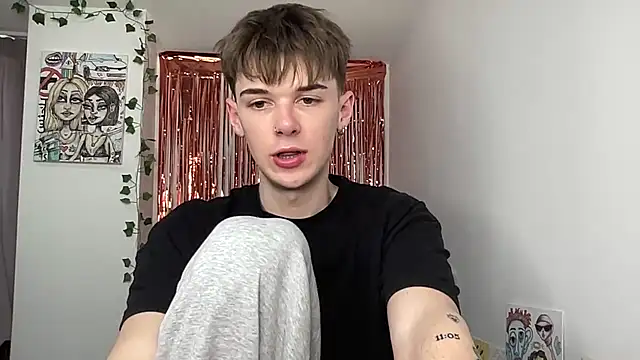 Show modela YourMilkyGuy na web-kameri