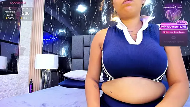 BustyGlow's Live XXX Chat