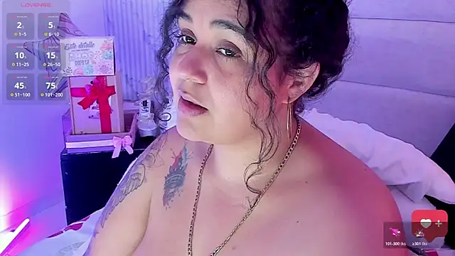 XXX chat uživo modela Reginavegaa