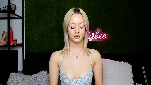 MiaBeeXX Live XXX Chat