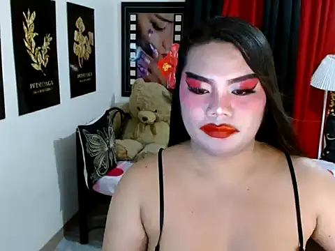 دردشة TSbrianaHugeCock الجنسية المباشرة