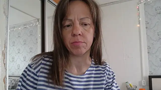 Chatroom XXX en direct de Popppka