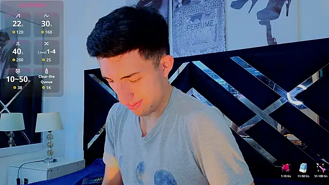 Un_Sluttyy élő XXX-chatje