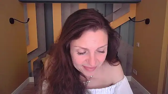 EllaLong's Live XXX Chat