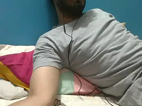 Precumboner Adlı Modelin Canlı XXX Sohbeti