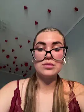 Show modela MissAuroraX na web-kameri