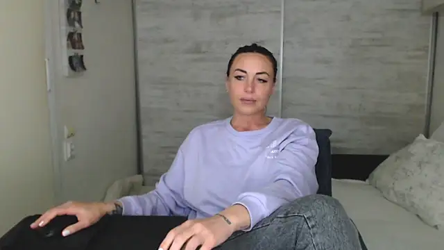 CloveLove's Live XXX Chat