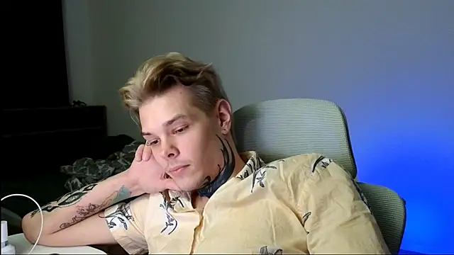 DENIS_HERE webkamerás műsora