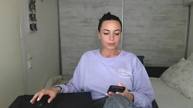CloveLove live XXX chat