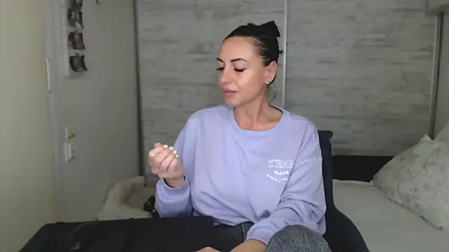 CloveLove Chat XXX in diretta