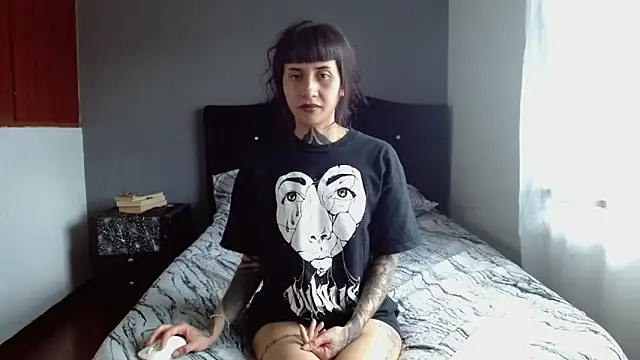 Emilia_1995 Chat XXX in diretta
