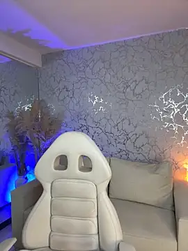 Chat +18 de Yelena_Miller1 ao vivo