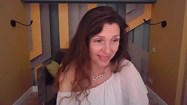 EllaLong's Live XXX Chat