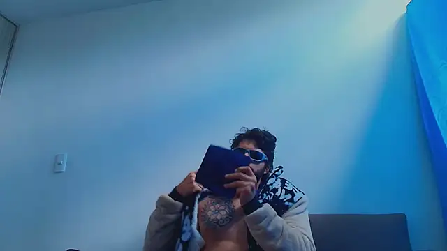 Chat +18 de thomas_gun ao vivo