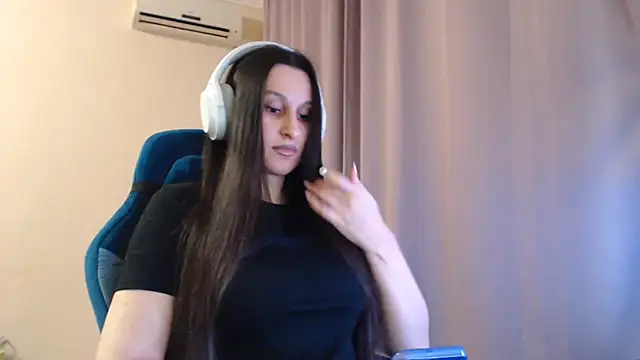 Show modela DiggingEidos na web-kameri