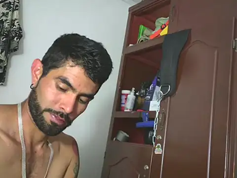 hideonbush051 Webcam show