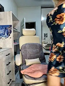 XXX chat uživo modela Monna