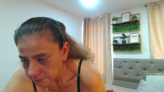 sasi_luna's Live XXX Chat