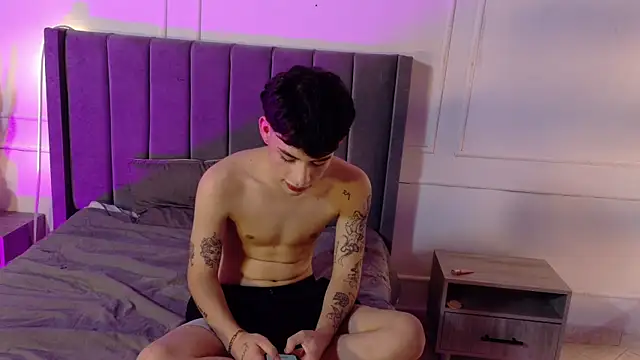 Zeyn_smith Show in webcam