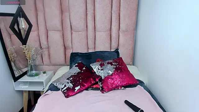 Issa_Milf__ Adlı Modelin Canlı XXX Sohbeti