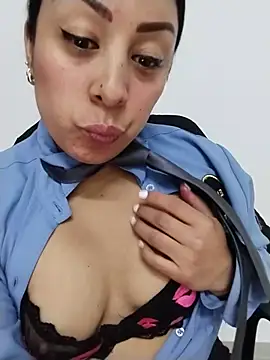Cristal_Security-1's Live XXX Chat