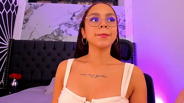 XXX chat uživo modela CarolineFyre