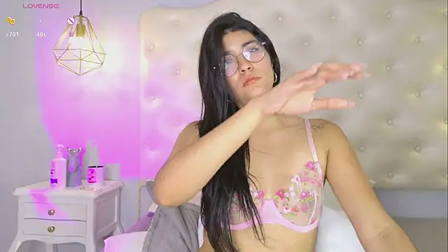 Show modela ninaavelvett na web-kameri