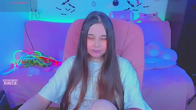 Lolisuccub: διαδικτυακό σόου στην κάμερα