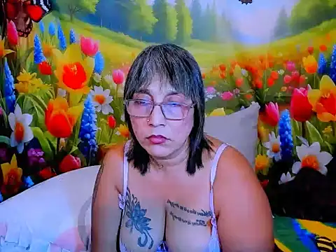indianroxy Adlı Modelin Canlı XXX Sohbeti