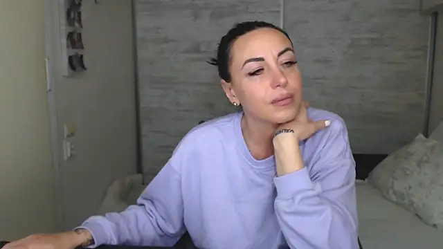CloveLove's Live XXX Chat