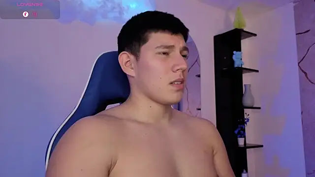 JamesCr_'s Webcam Show