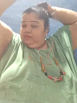 tamilthanushri Chat XXX in diretta