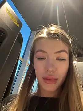 Risky_Mia69's Live XXX Chat