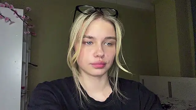 XXX chat uživo modela EarthaStinett