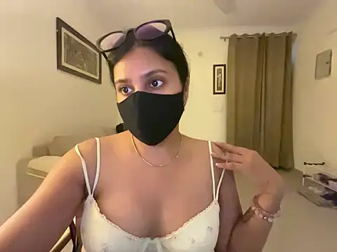 Anna_girl22: διαδικτυακό σόου στην κάμερα