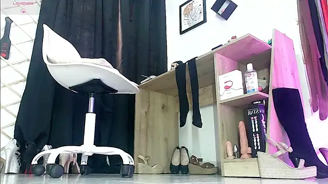myla_sarah Adlı Modelin Canlı XXX Sohbeti