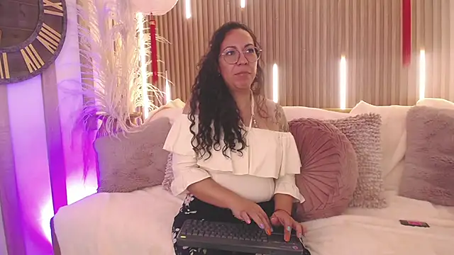 Velvet_Curly – Live XXX-chat