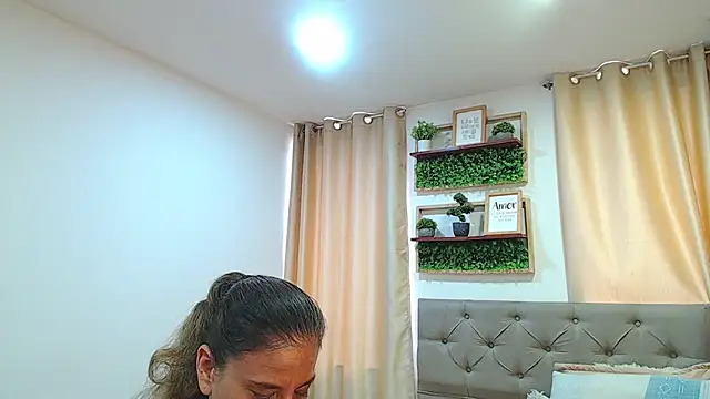 sasi_luna's Live XXX Chat