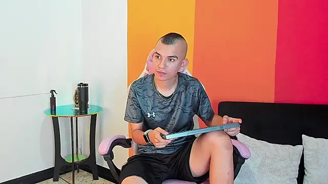 Rowan_Cley Live XXX Chat